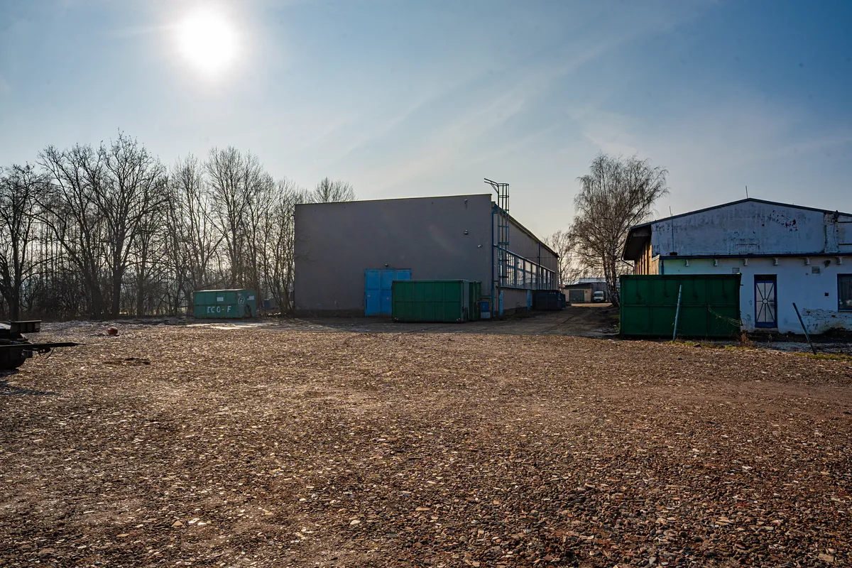 Pronájem komerčního pozemku 1000 m²